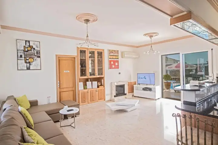 Паралимни: Papas Family Villa With Private Pool Wheelchair Accessible