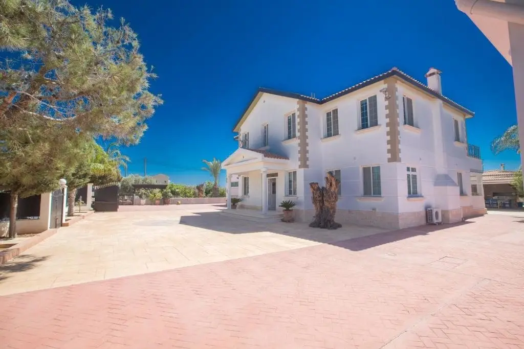 Паралимни: Papas Family Villa With Private Pool Wheelchair Accessible