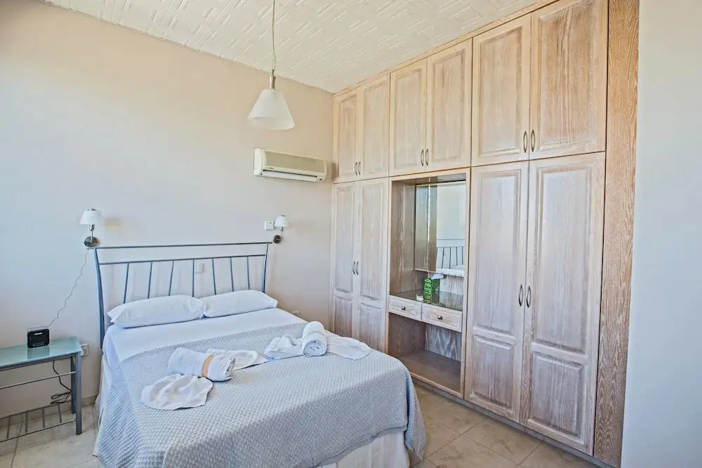 Паралимни: Papas Family Villa With Private Pool Wheelchair Accessible