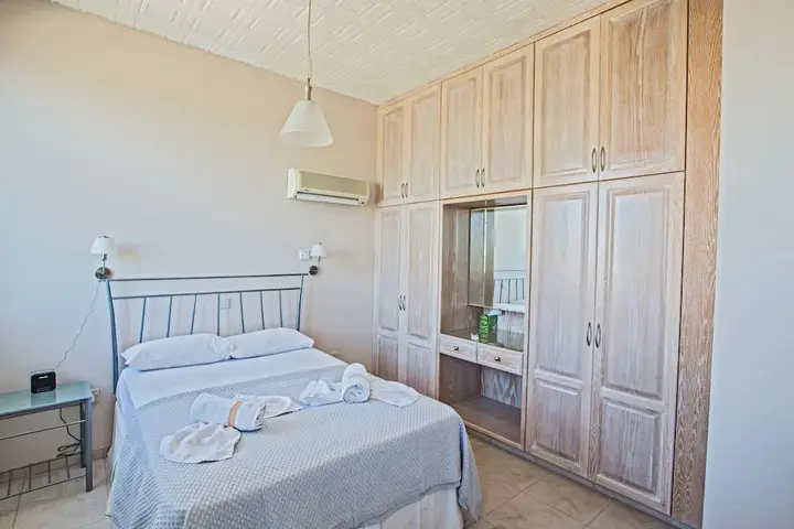 Паралимни: Papas Family Villa With Private Pool Wheelchair Accessible