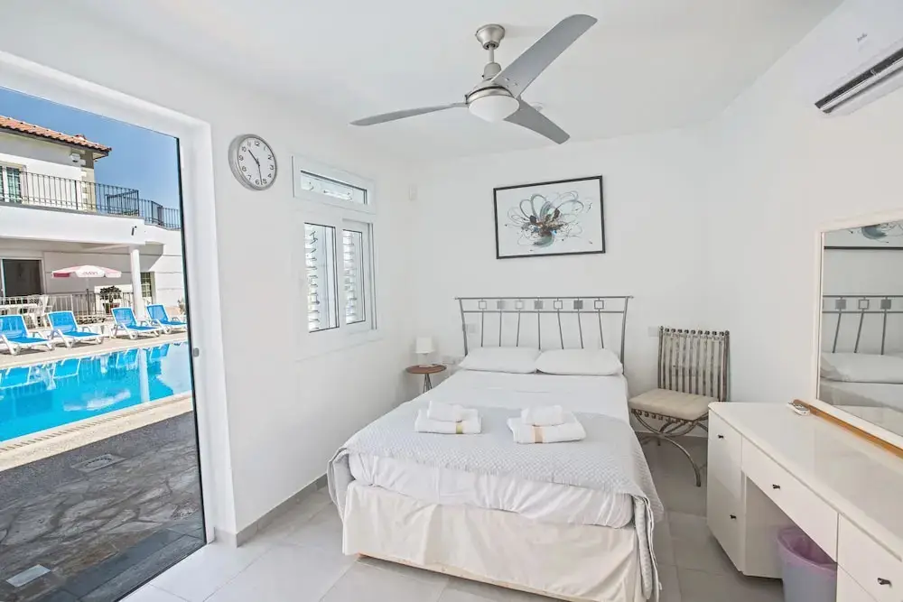 Паралимни: Papas Family Villa With Private Pool Wheelchair Accessible