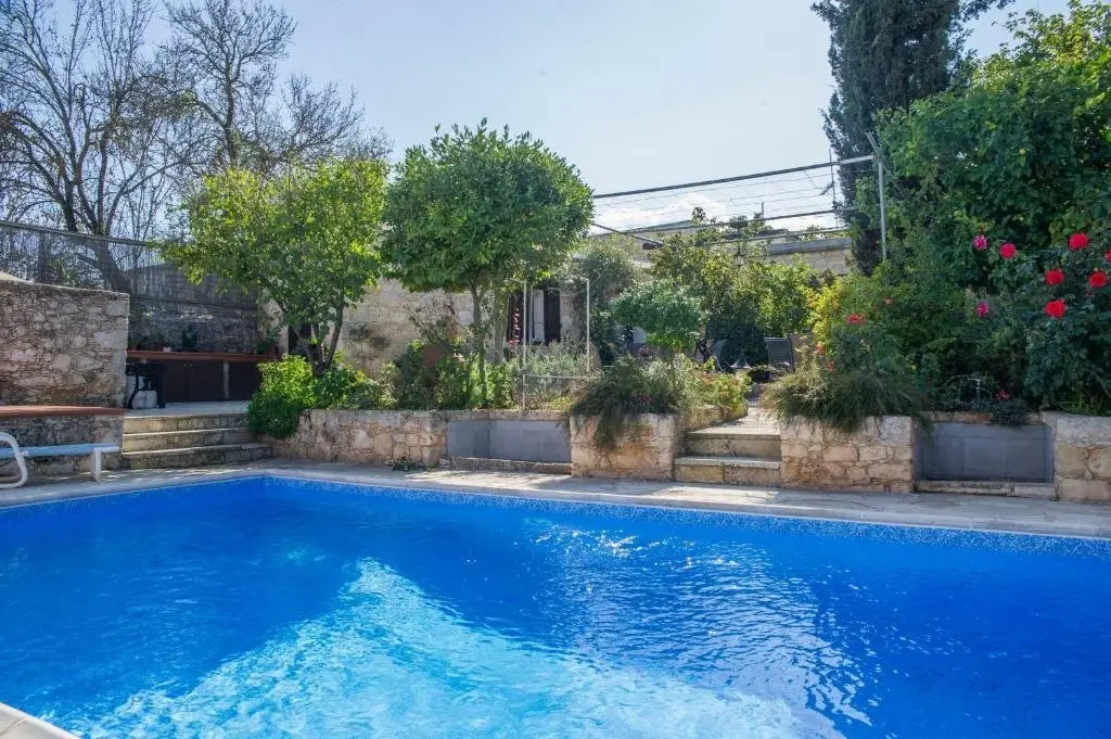 Друшиа: Sappho Manor House