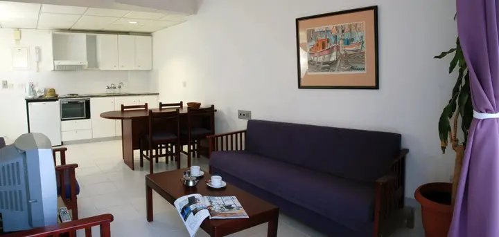Агиос Тихонас: Blue Crane Hotel Apts