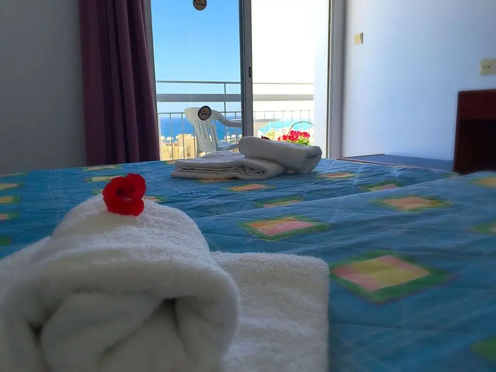 Агиос Тихонас: Blue Crane Hotel Apts