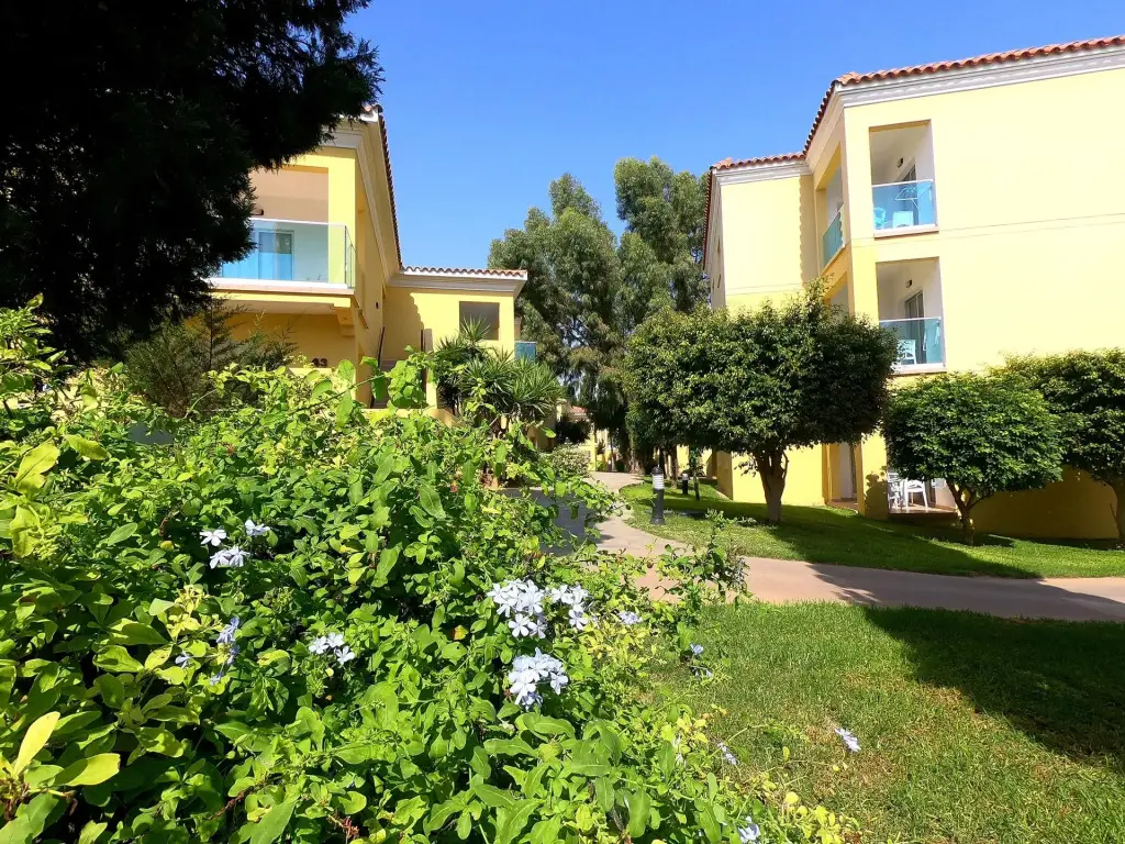 Паралимни: Курорт Malama Beach Holiday Village