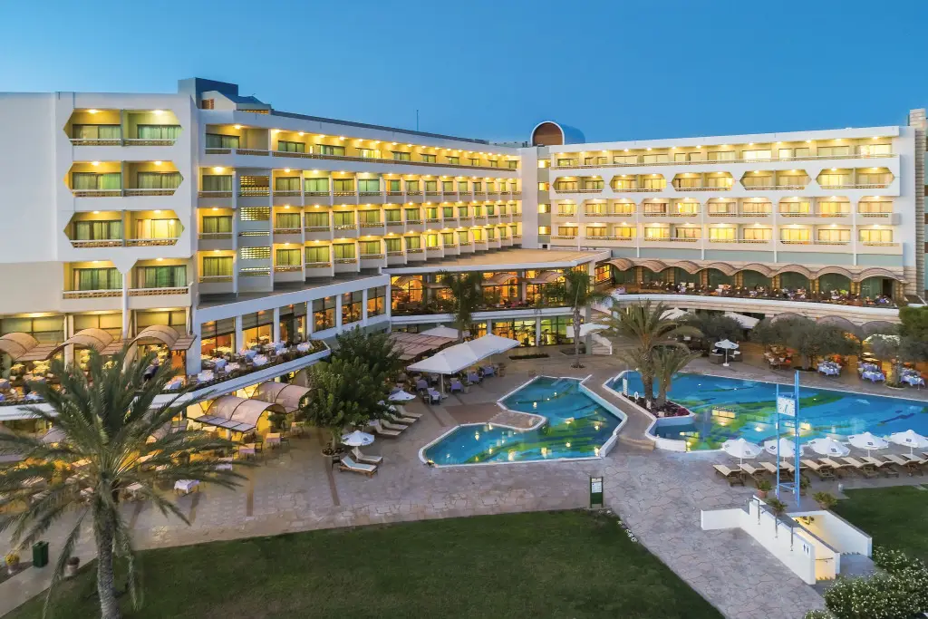Пафос: Отель Constantinou Bros Athena Royal Beach