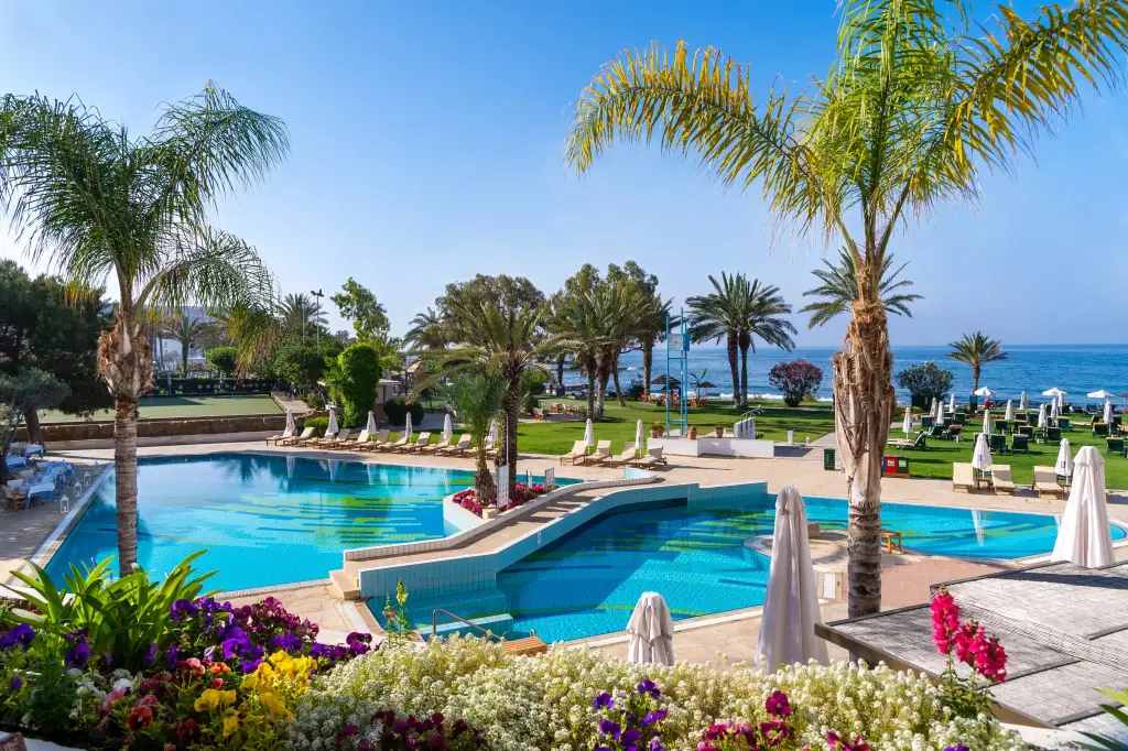 Пафос: Отель Constantinou Bros Athena Royal Beach