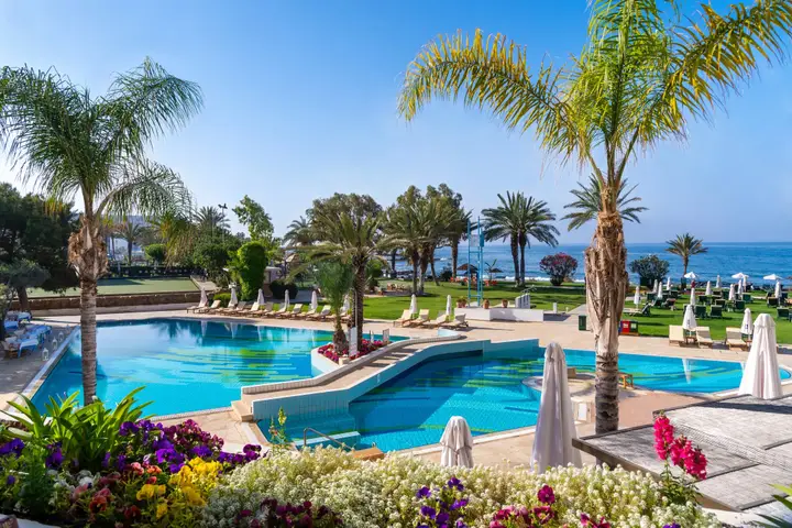 Пафос: Отель Constantinou Bros Athena Royal Beach