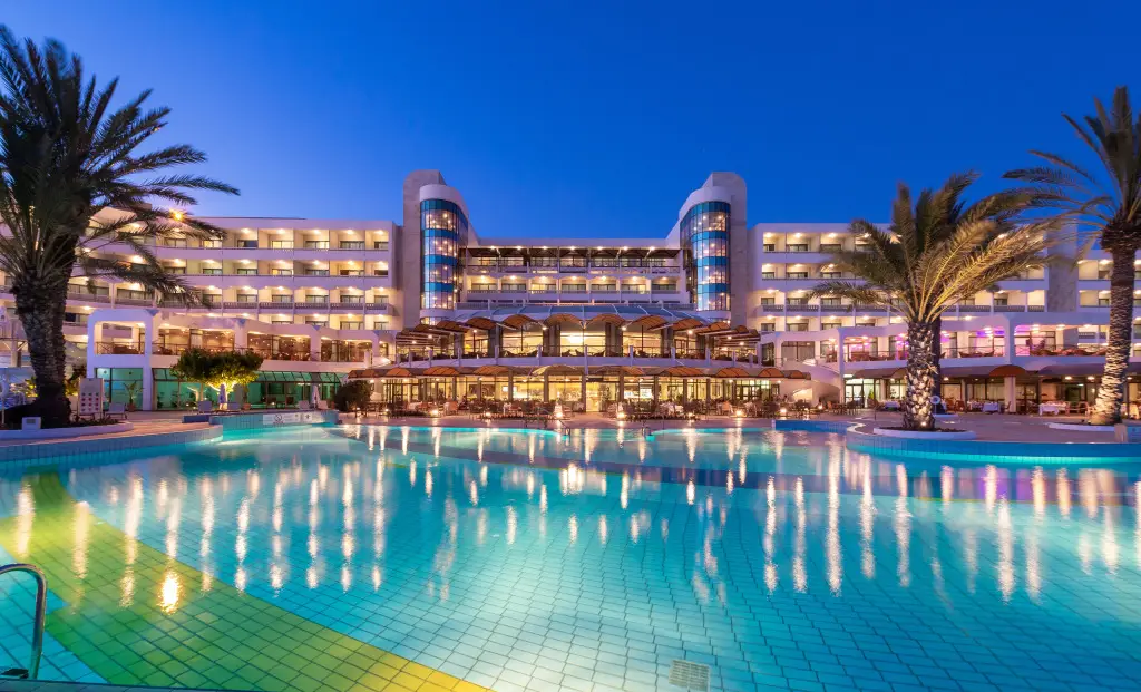 Пафос: Отель Constantinou Bros Athena Beach