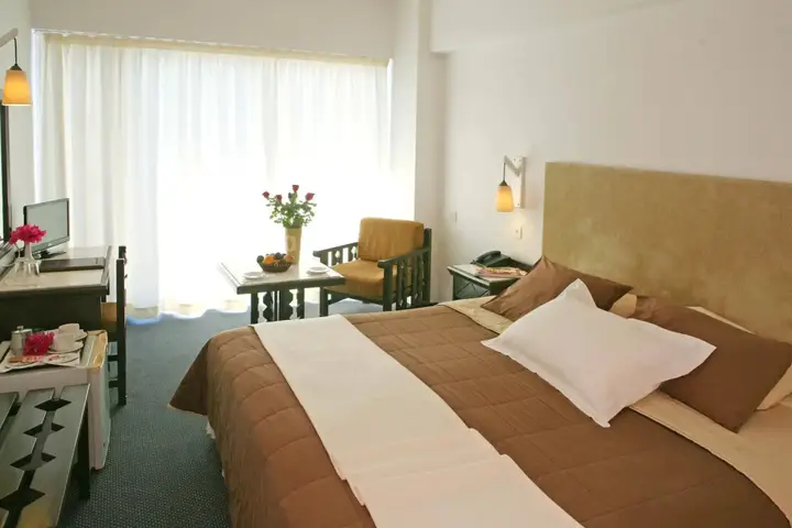 Агиос Тихонас: Navarria Hotel