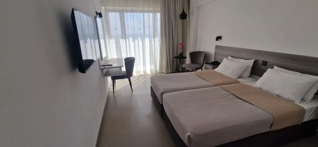 Агиос Тихонас: Navarria Hotel
