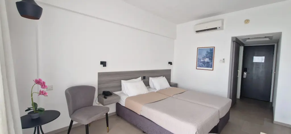 Агиос Тихонас: Navarria Hotel