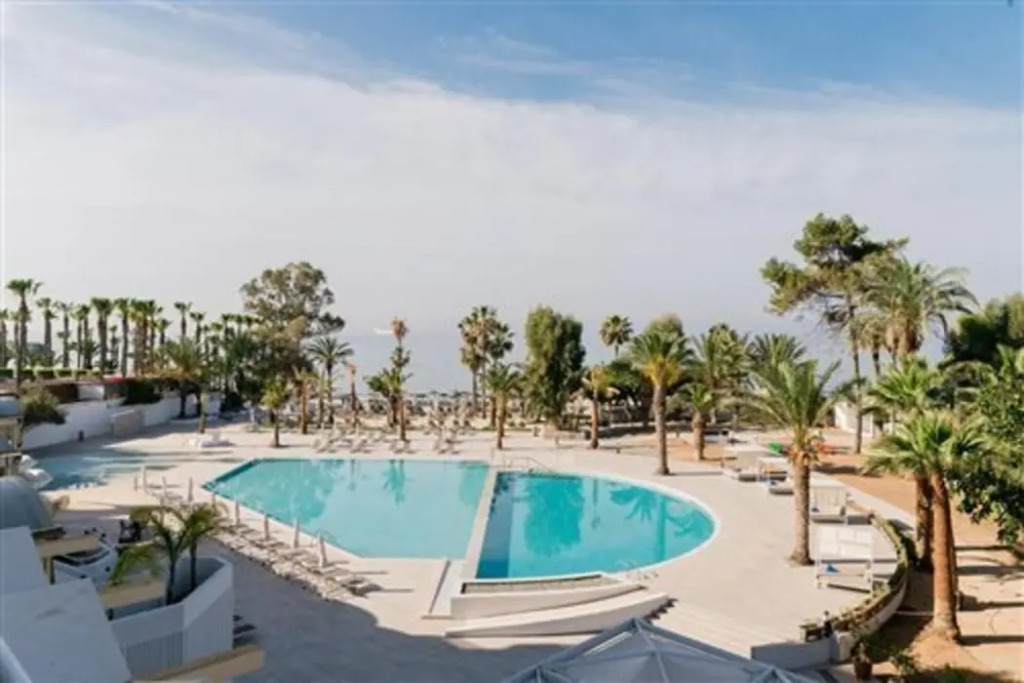 Парекклисия: Elias Beach Hotel