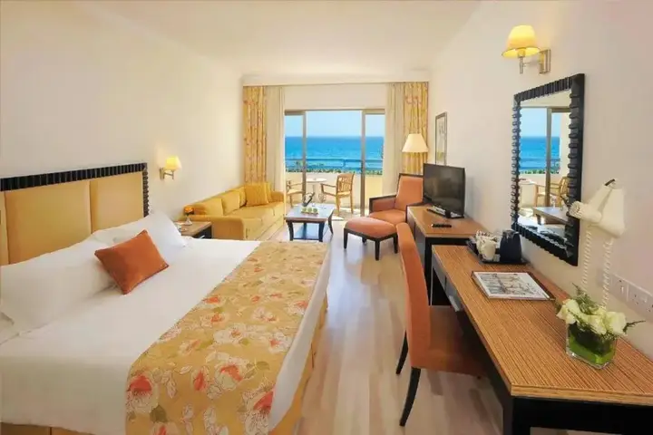 Парекклисия: Elias Beach Hotel