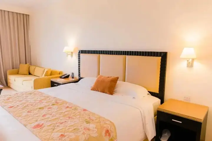 Парекклисия: Elias Beach Hotel