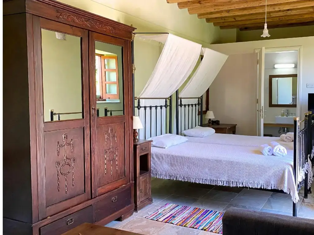 Точни: Eveleos Country House