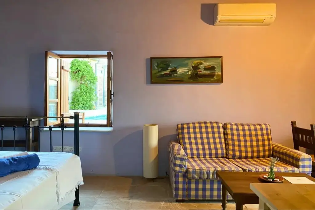 Точни: Eveleos Country House
