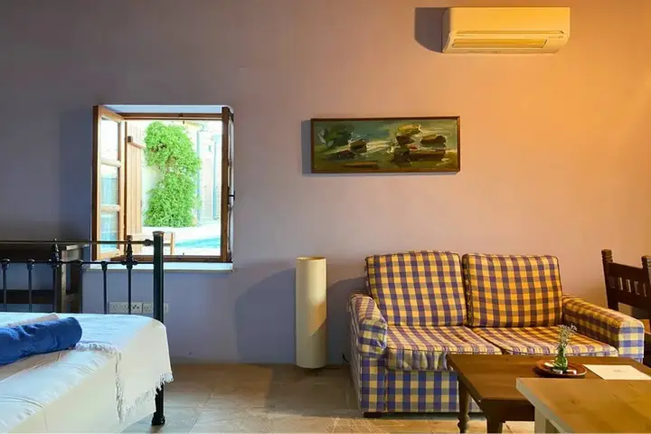 Точни: Eveleos Country House