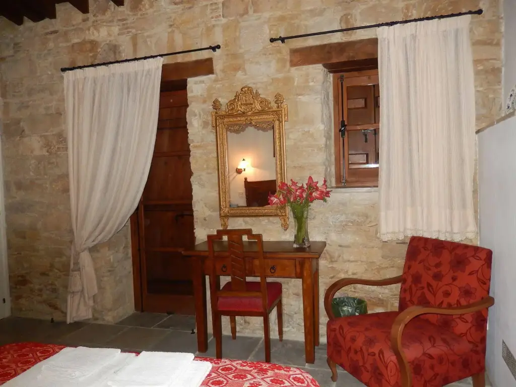 Айос-Атанасиос: Nikis House