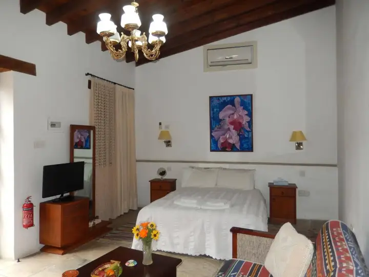 Айос-Атанасиос: Nikis House