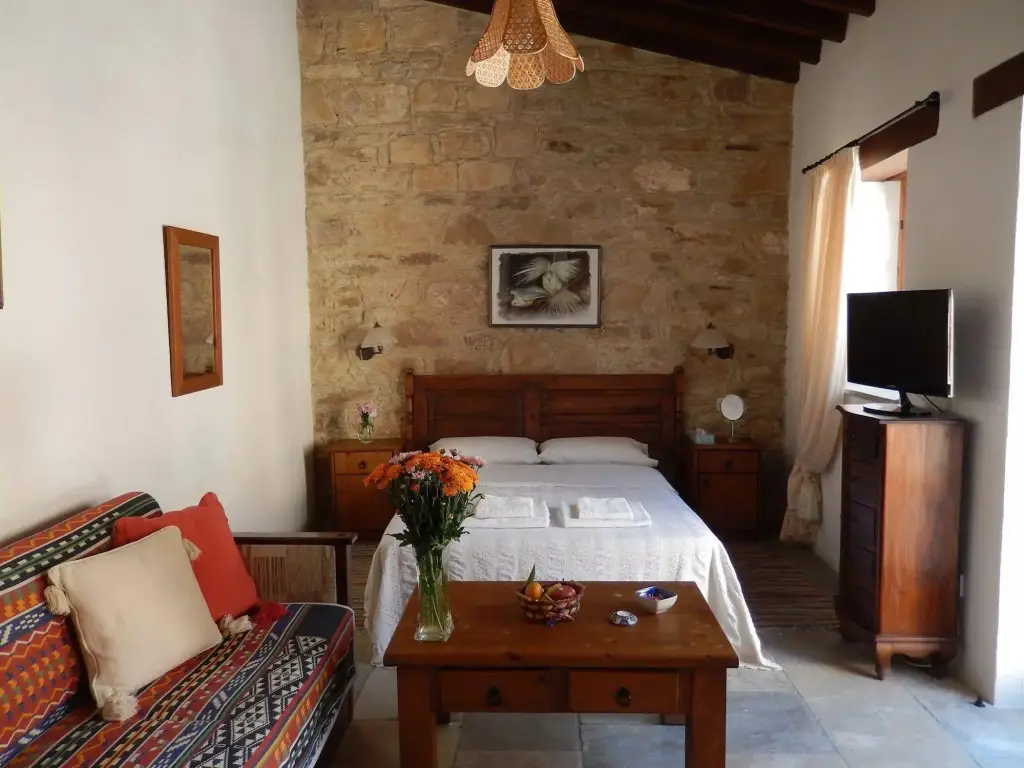 Айос-Атанасиос: Nikis House