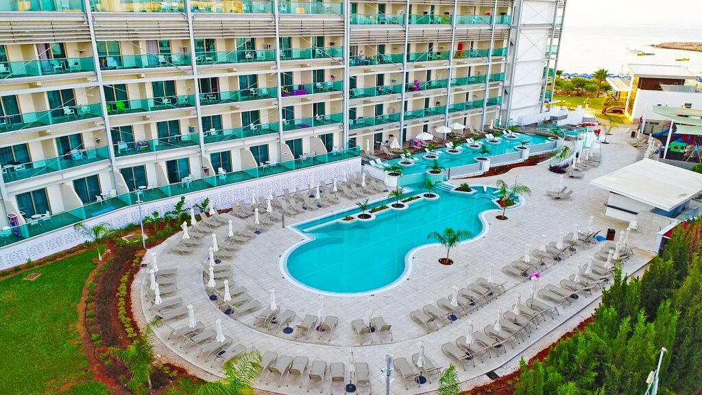 Asterias Beach Hotel — фото 1