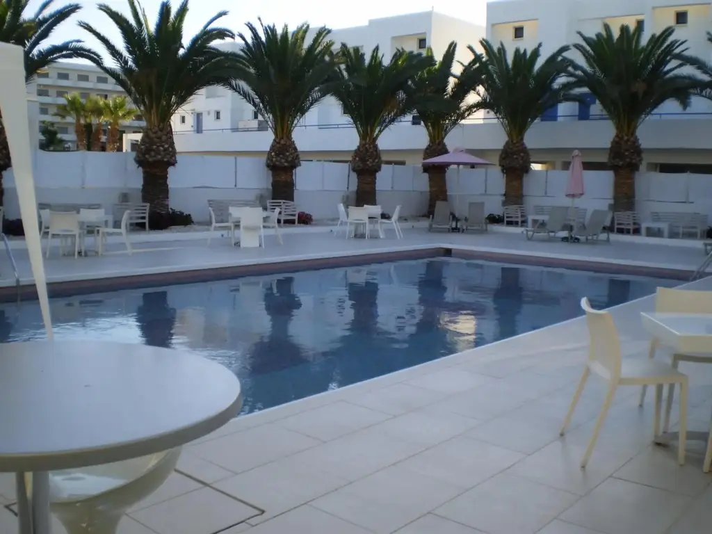 Айя-Напа: L' Eros Hotel