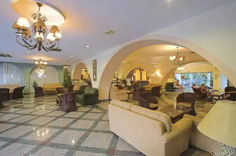 Агиос Тихонас: Golden Arches Hotel