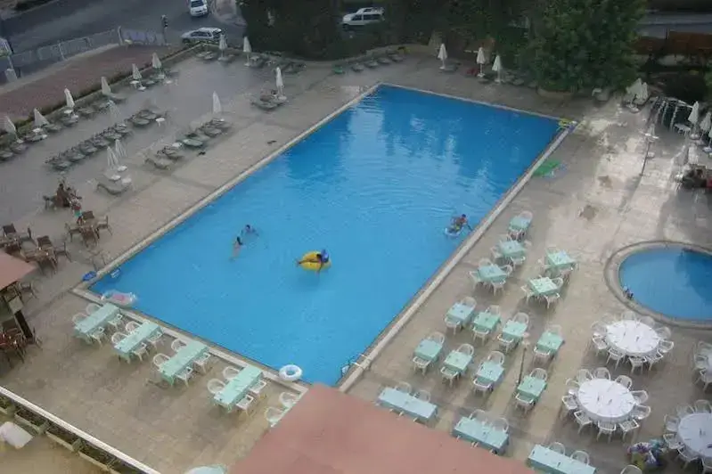 Агиос Тихонас: Golden Arches Hotel