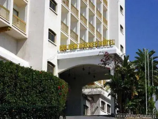 Агиос Тихонас: Golden Arches Hotel