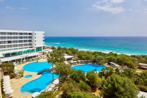 Grecian Bay Hotel — фото 1