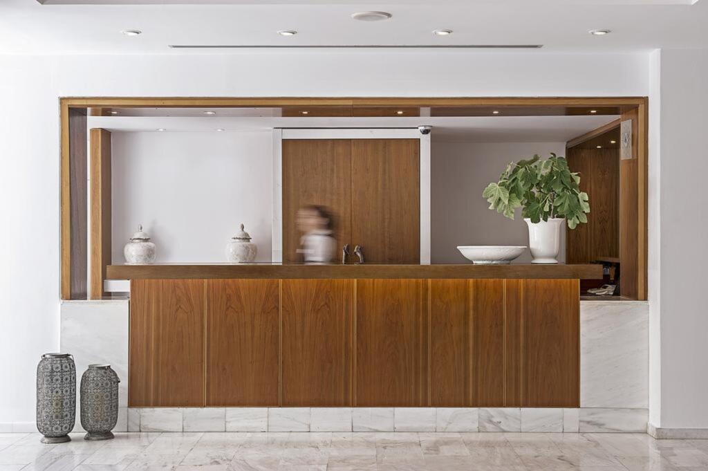Grecian Sands Hotel — фото 1