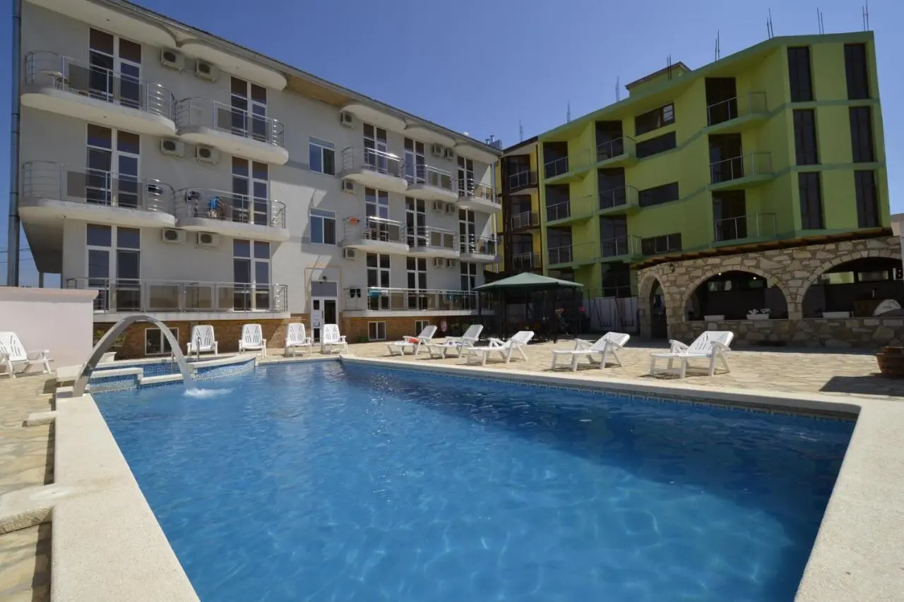 Витязево: Hotel Yanakis