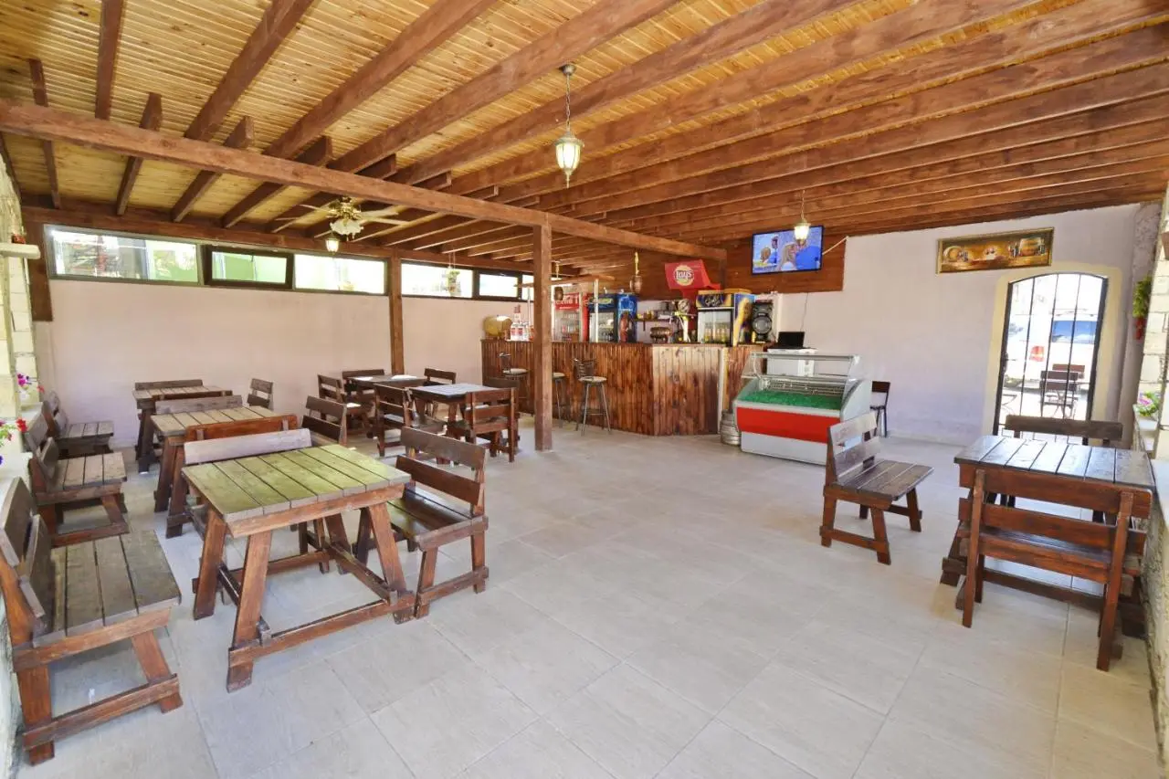 Витязево: Hotel Yanakis
