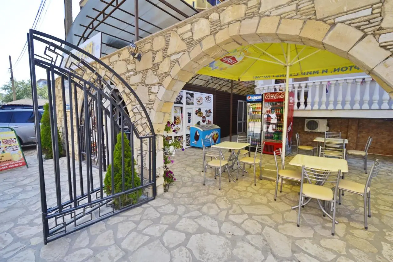 Витязево: Hotel Yanakis