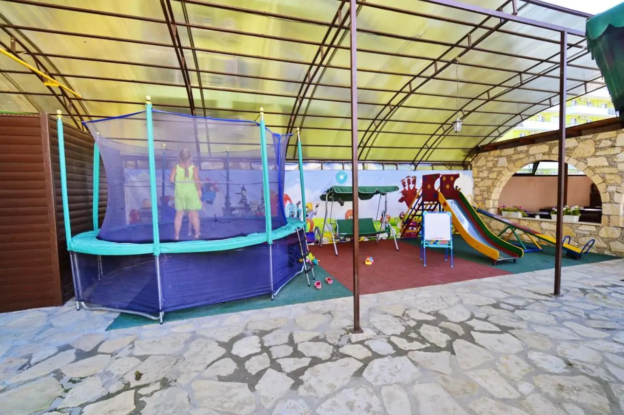 Витязево: Hotel Yanakis