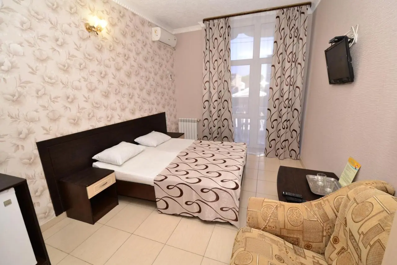 Витязево: Hotel Yanakis
