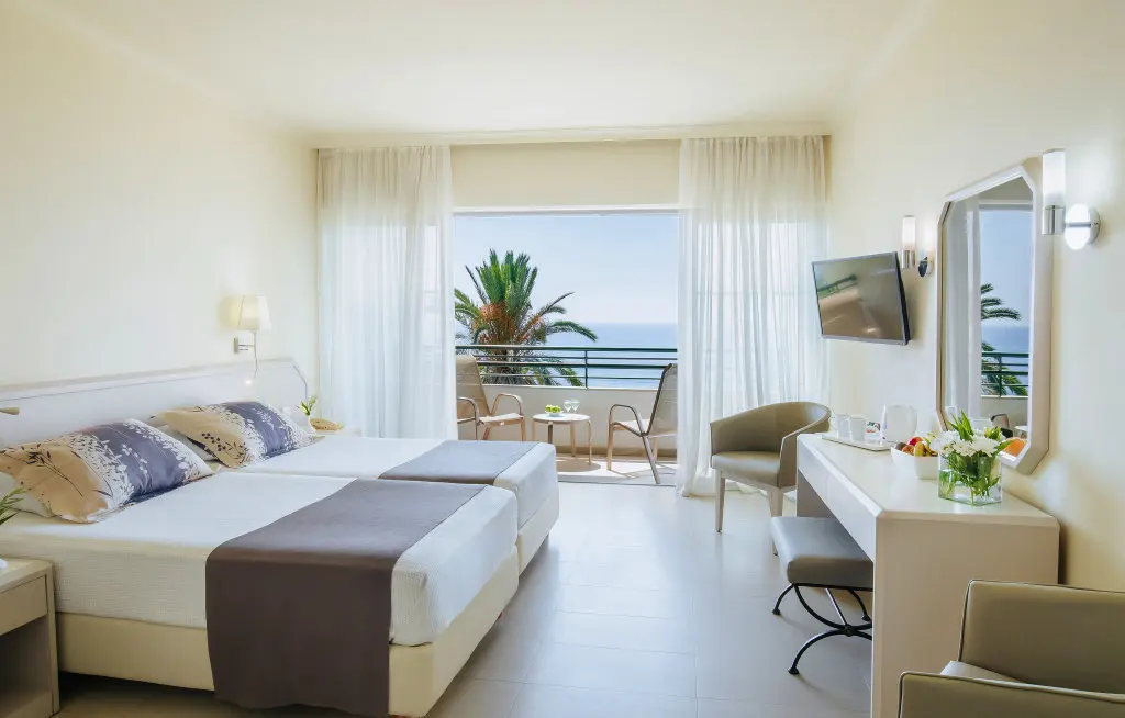 Пафос: Louis Imperial Beach Hotel