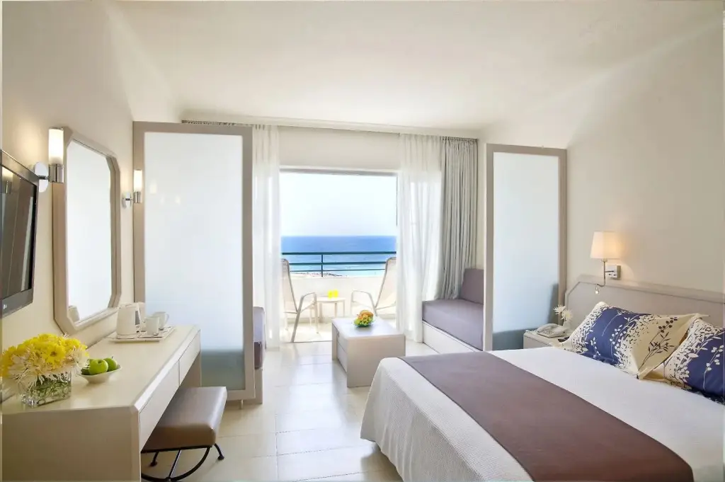 Пафос: Louis Imperial Beach Hotel