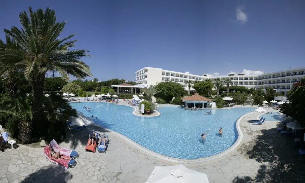 Пафос: Avanti Hotel