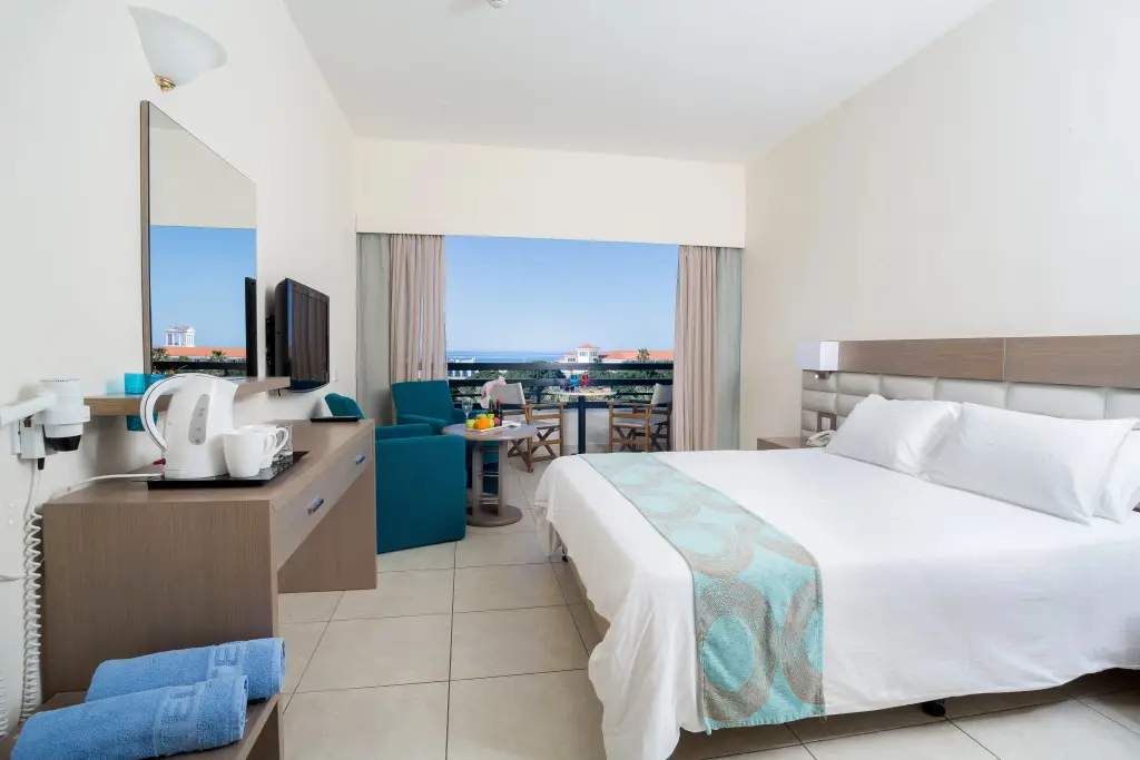 Пафос: Avanti Hotel