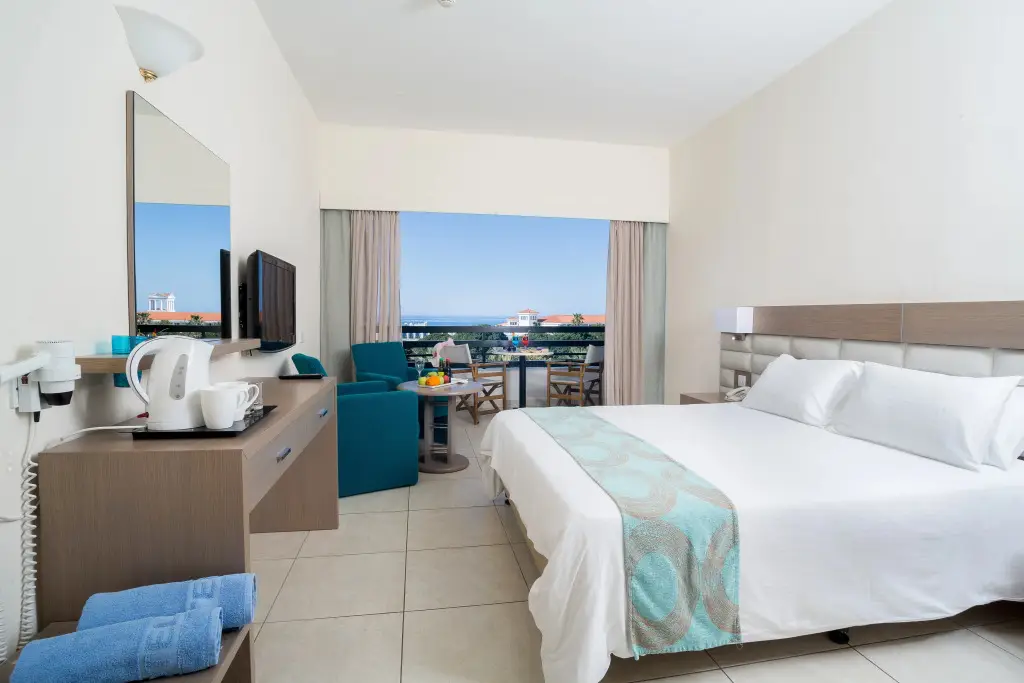 Пафос: Avanti Hotel