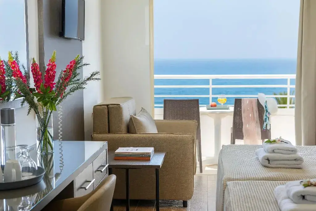 Киссонерга: Queen's Bay Hotel