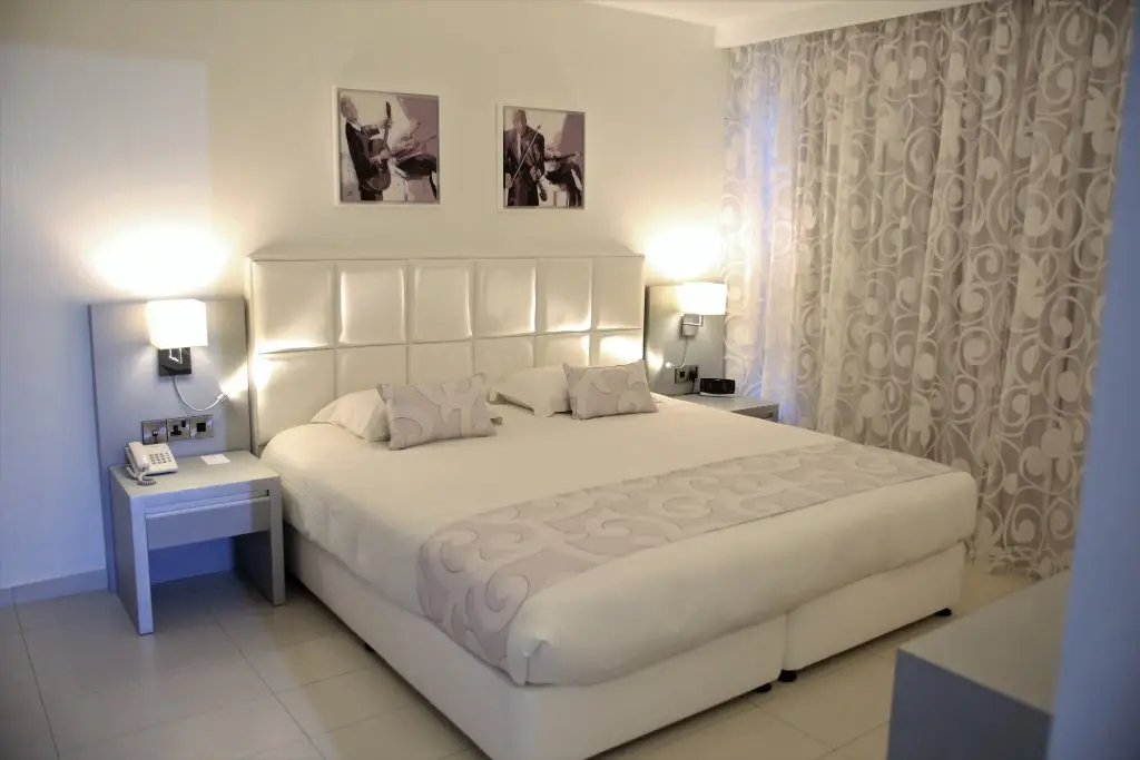 Хлорака: St. George Beach Hotel & Spa Resort