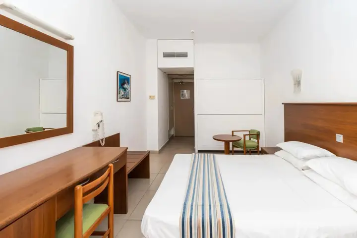 Протарас: Adelais Bay Hotel