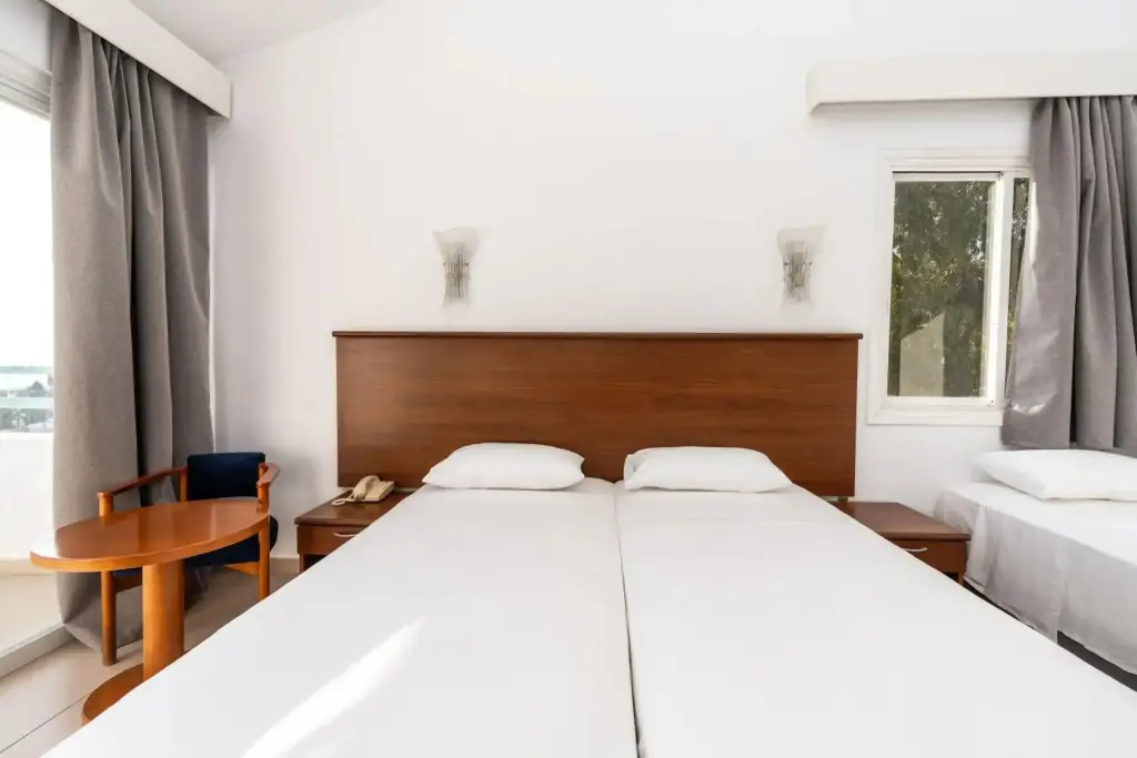 Протарас: Adelais Bay Hotel