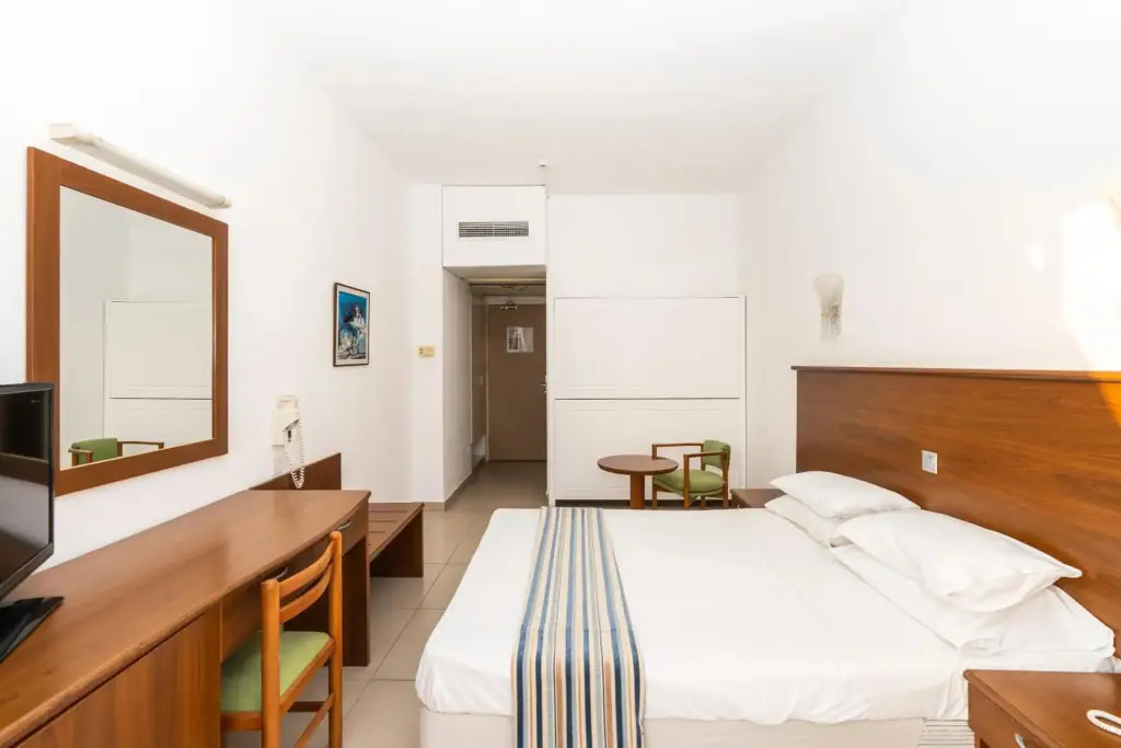 Протарас: Adelais Bay Hotel