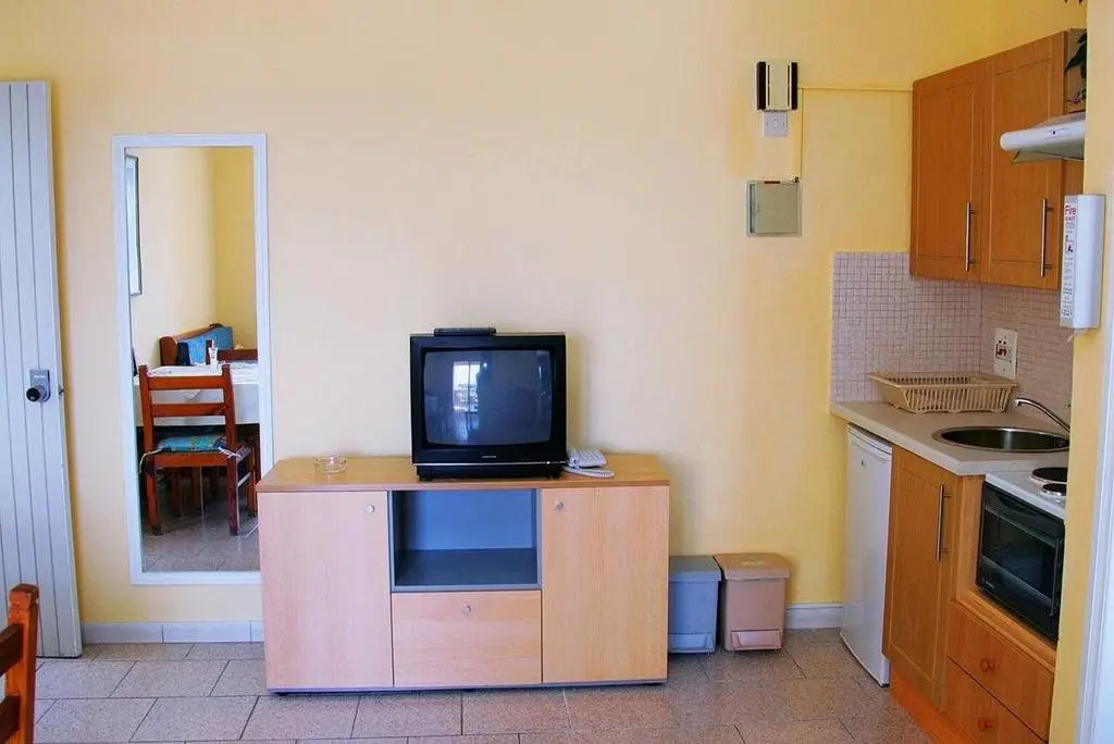 Пафос: Daphne Hotel Apartments