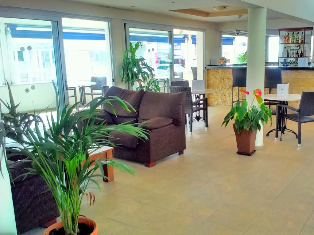 Пафос: Daphne Hotel Apartments