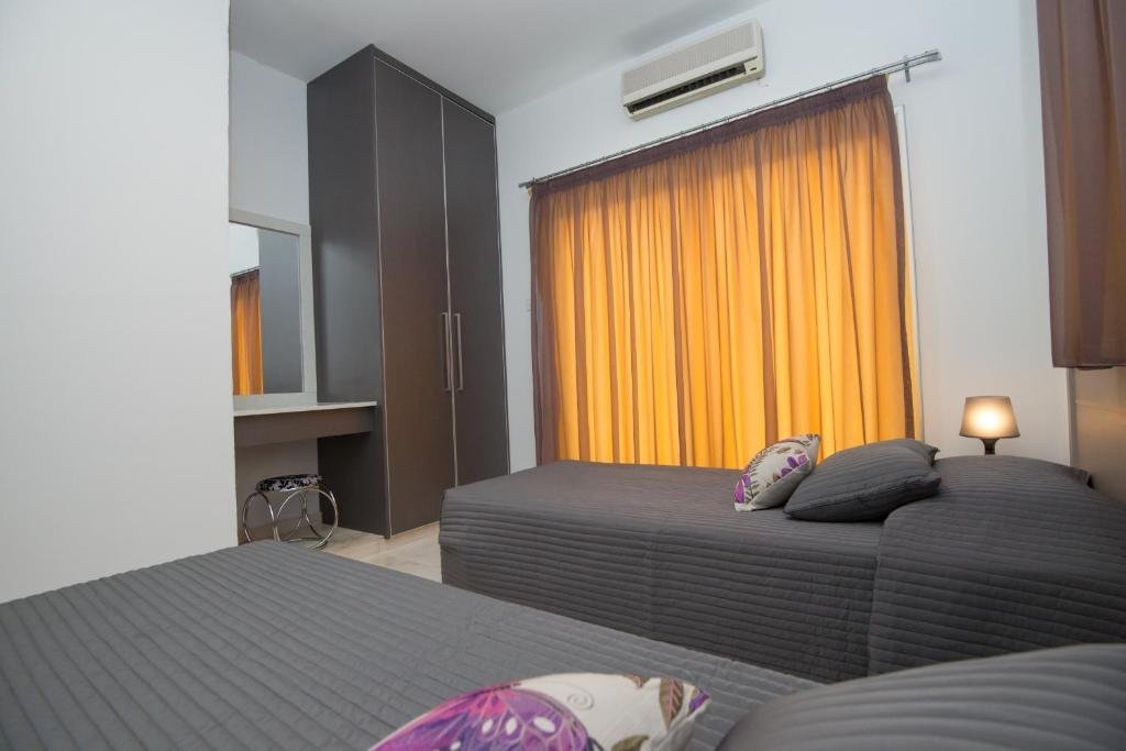 Айя-Напа: Makronissos Beach Villas
